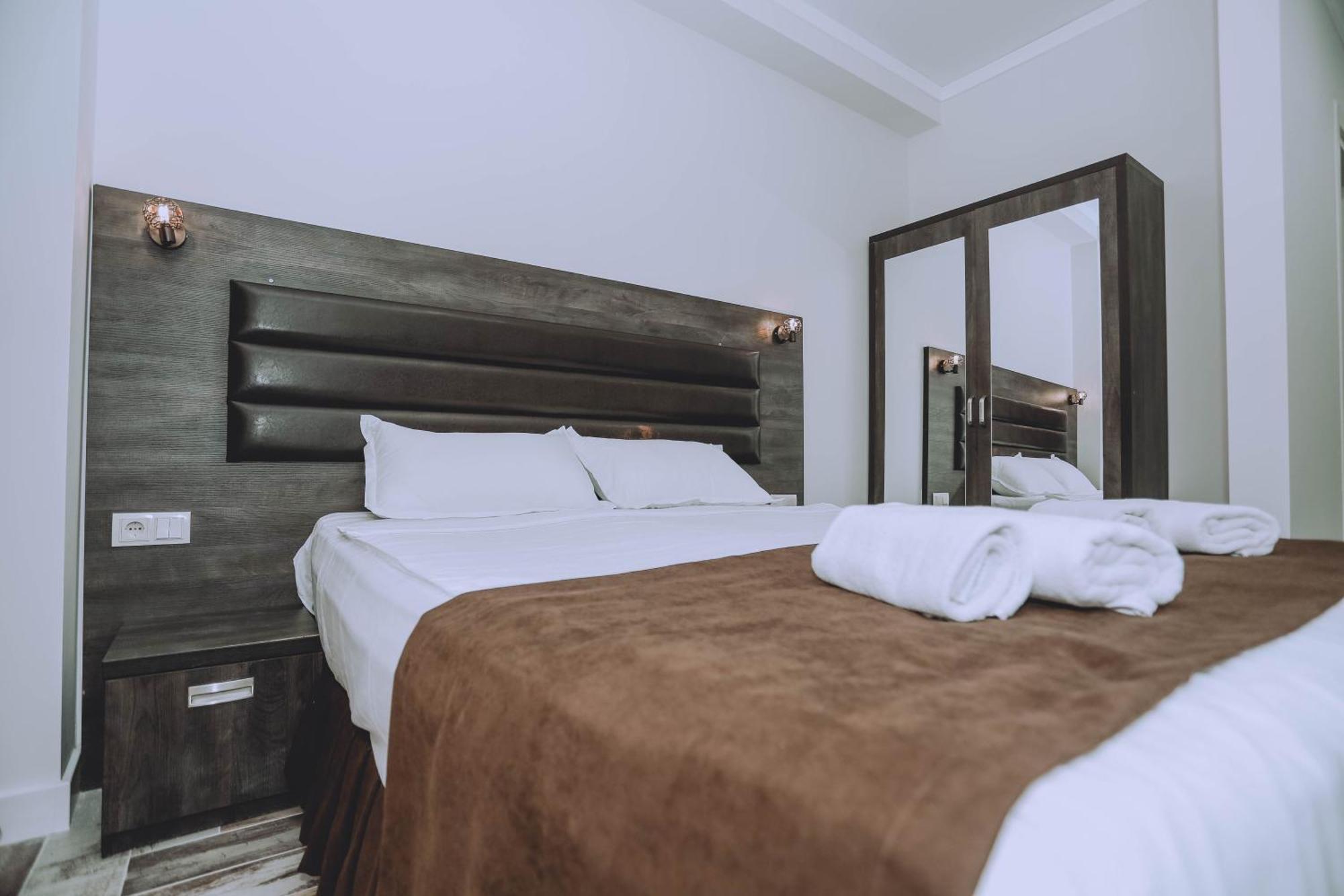 Royal Medis Hotel Batumi Exterior foto